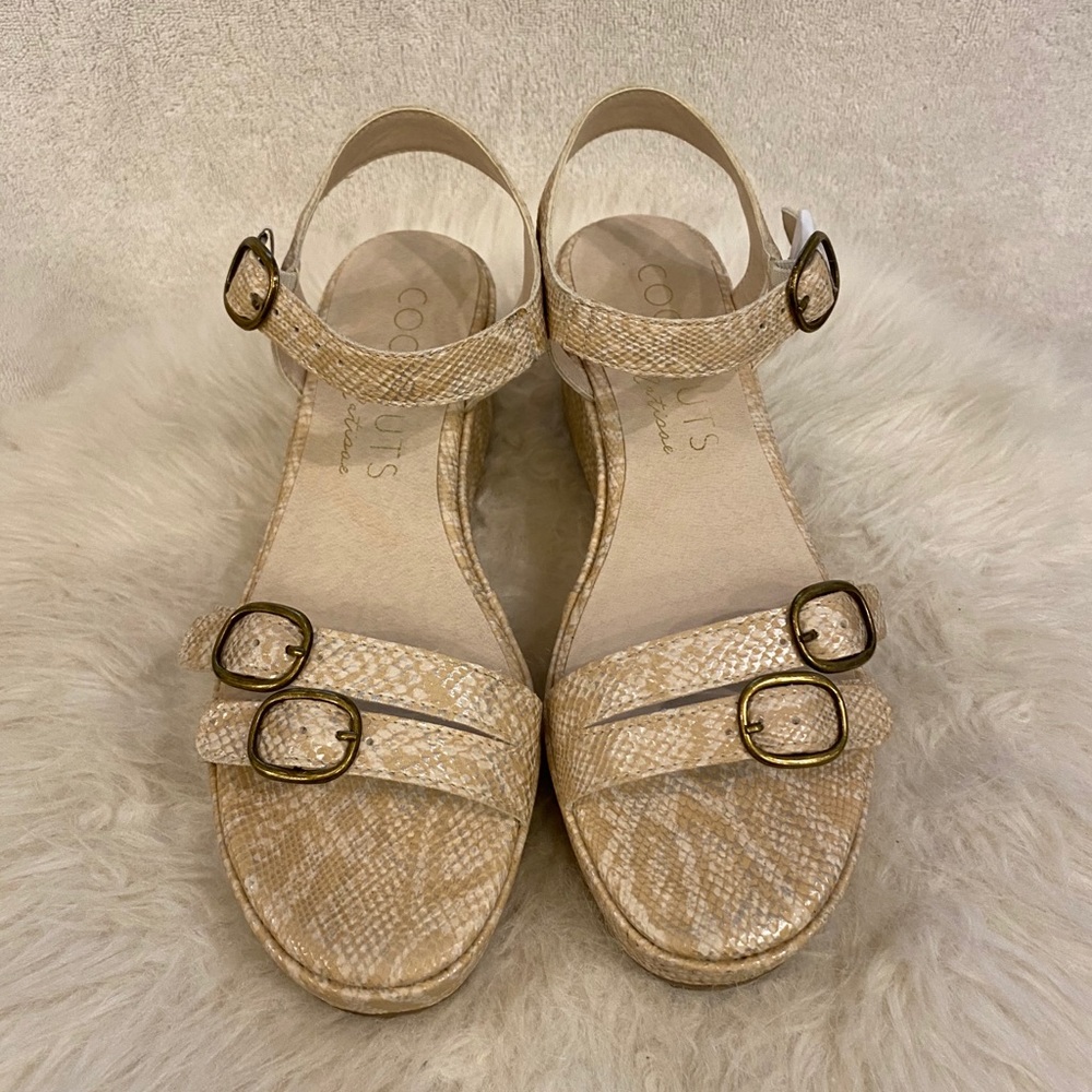 Women sandals